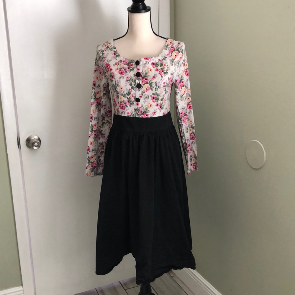 ❤️3X20WOMEN button front long sleeves floral print Top and Black Skirt D…